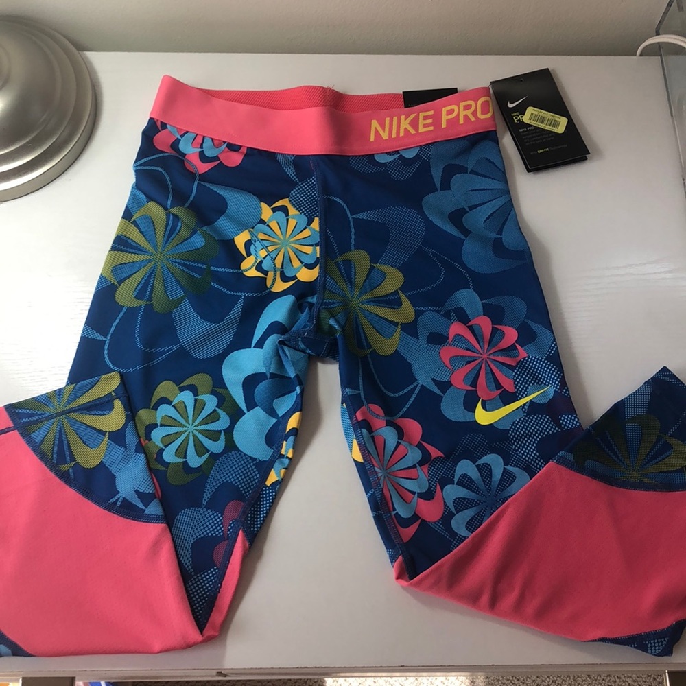 Nike Pro Leggings NWT (Rare Pattern)